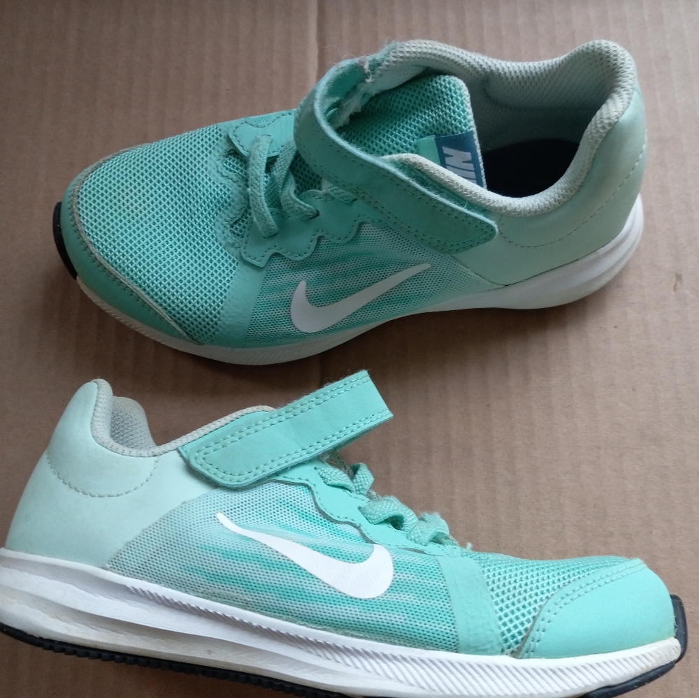 Little girl Nike shoes size 13